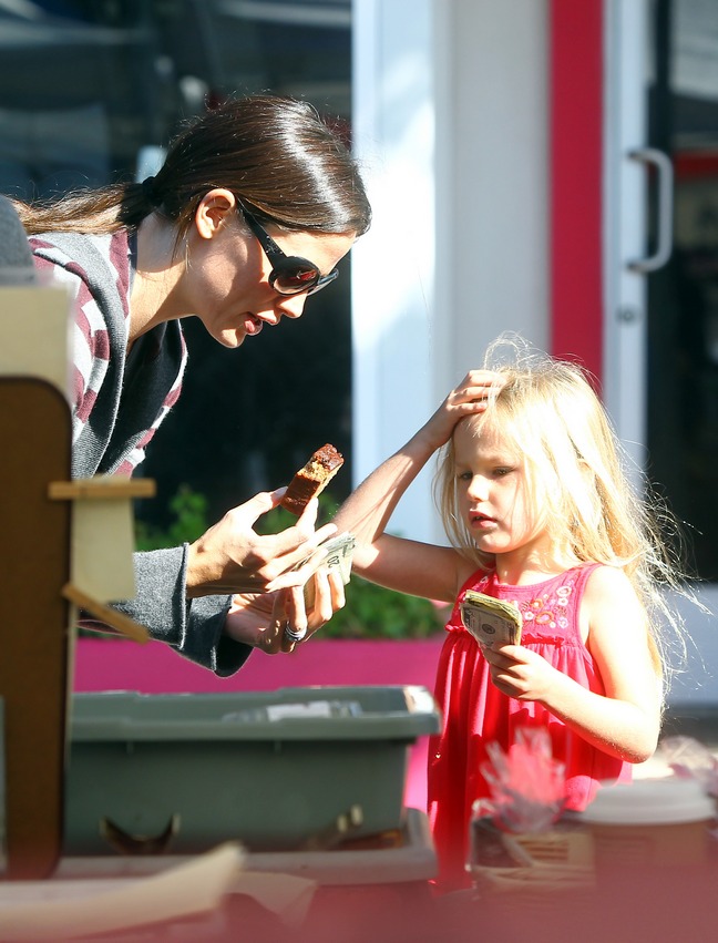 Jennifer Garner, red and gray sweater, burgandy striped sweater, sunglasses, Violet Affleck